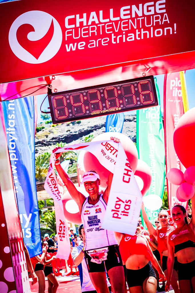 Camilla Pedersen celebrating her victory at the Challenge Fuerteventura 2014 finish